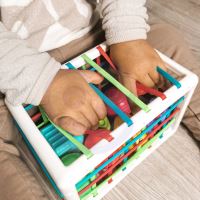 WOOPIE Flexibilní senzorický třídič kostek pro děti 13 el.