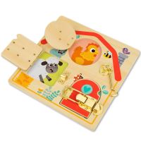 Dřevěná manipulační deska s hračkami pro otvírání a zavírání zámků pro domácí mazlíčky