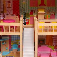 Dřevěný domeček pro panenky nábytek bazén + osvětlení
