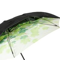 Deštník naruby složené listy stromu