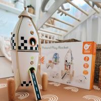 CLASSIC WORLD Dřevěný raketový domeček pro děti + figurky Akc.