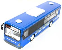 RC autobus s modrými dveřmi