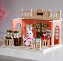 WOOPIE Domeček pro panenky The Rabbit Family Florist + Figurky 4 ks.