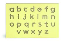 Šablona pro psaní malých písmen na tabuli od Viga Toys