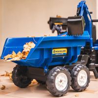 Šlapací traktor FALK New Holland modrý s přívěsem od 3 let