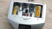 Genius Ideas GI-035907: Univerzální nabíječka baterií LCD