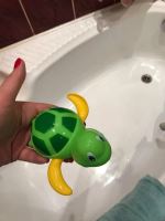 Zelená šroubovací vodní želva do koupele