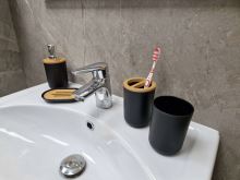 Koupelnová sada dávkovačů kartáčků sada 6 kusů černá