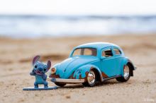 JADA Disney Volkswagen Beetle Stitch Action Obrázek 1:32 Lilo auto